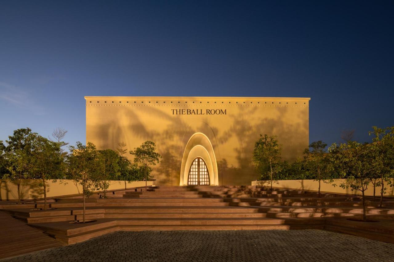 Time Square Resort & Spa Bhuj Extérieur photo